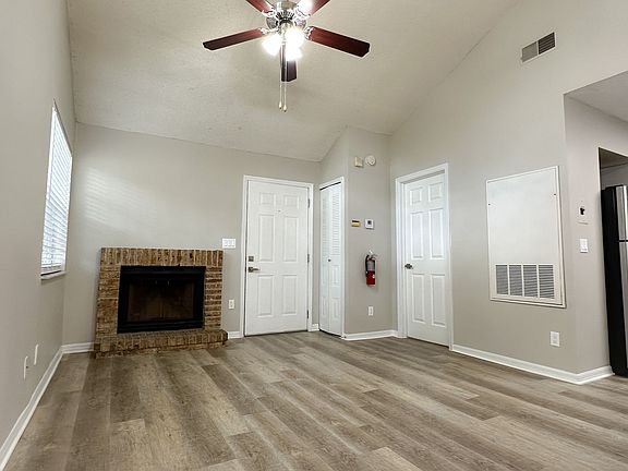 5th image of 963 Helmsley Ct #203