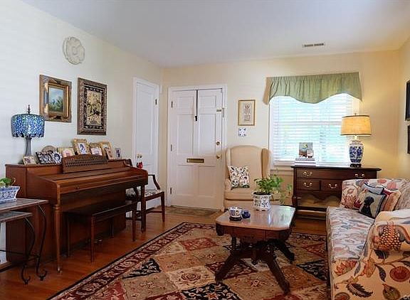 2nd image of 6414 Hanover Ave