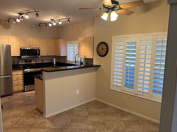 5th image of 7401 W Arrowhead Clubhouse Dr Unit 2081