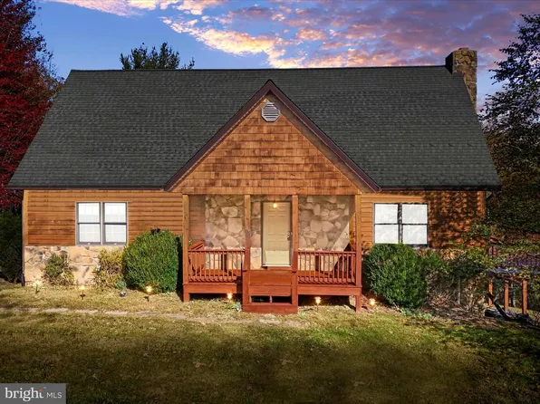 286 Colonial Dr, Berkeley Springs, WV 25411