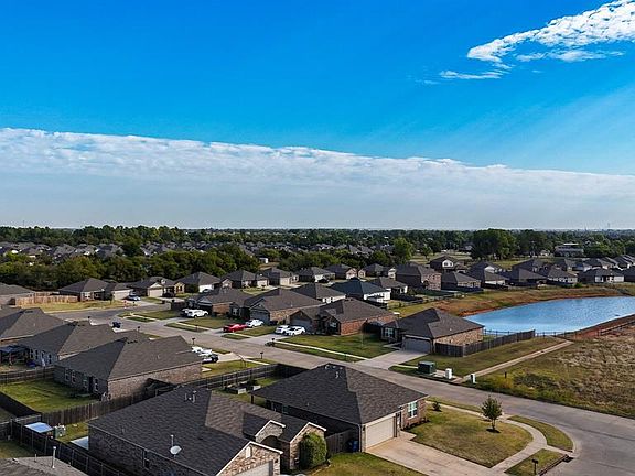 2nd image of 1905 W Oak Valley Way