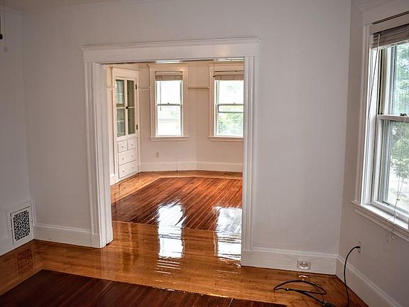 4th image of 107 Goddard St #1