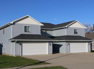 1505 Springbrook Dr, Cedar Falls, IA 50613