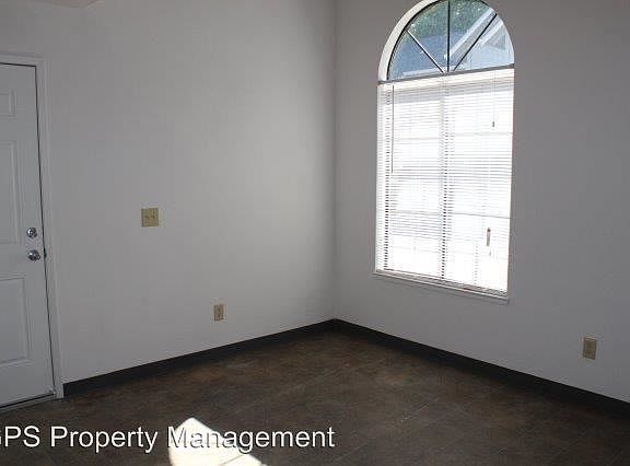 5th image of 215 W Lockeford St