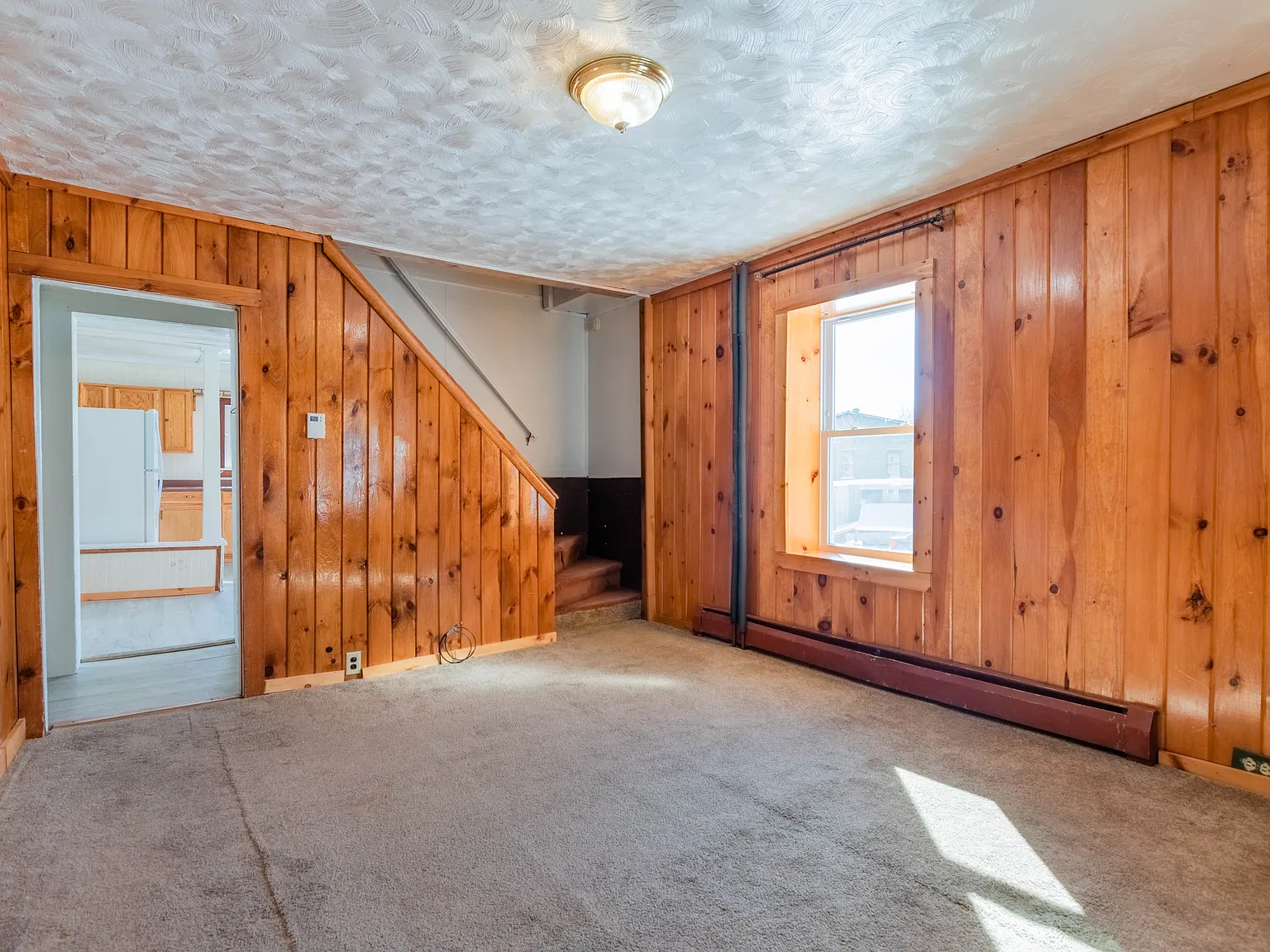 3 bed, $1,400 — Photo 2