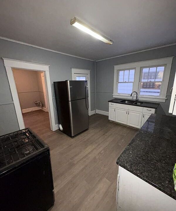 1st image of 21 Edison St