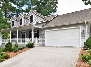 1004 Field Crest Ct, Hendersonville, NC 28791