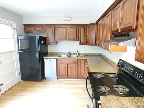 5th image of 500 Sherman Ave #2