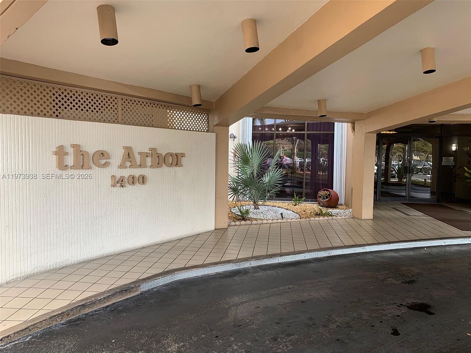 1400 Saint Charles Pl APT 313