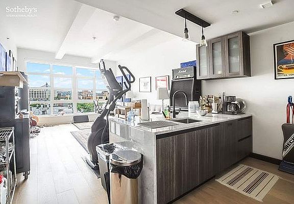 4th image of 5-33 48th Ave #4C