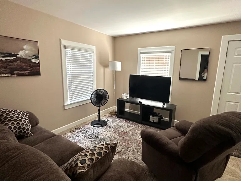 Drake Ave — Photo 1