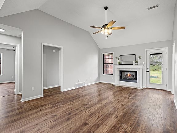 3rd image of 41 Lindsey Marie Ln