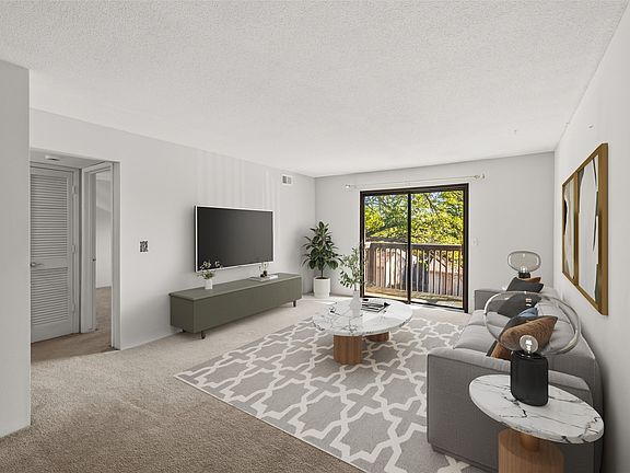 3rd image of 9523 University Ave APT 11