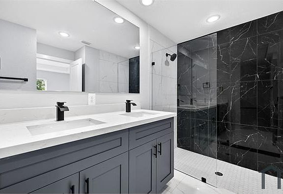 4th image of 1044 Cresthaven St