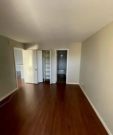 320 S Ardmore Ave #209 — Photo 11