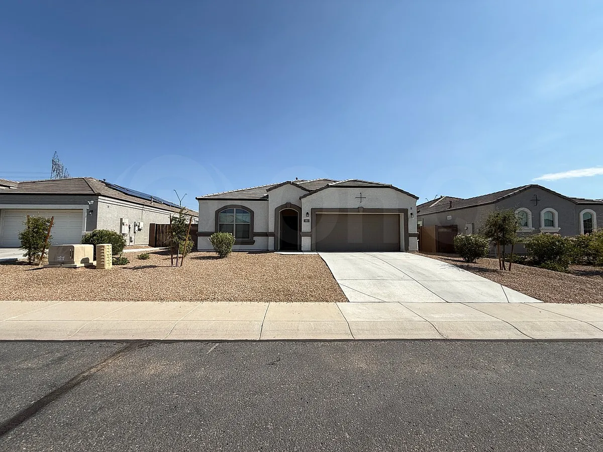 4 bed, 3.0 bath, 2356 sqft, $2,500 — Photo 2