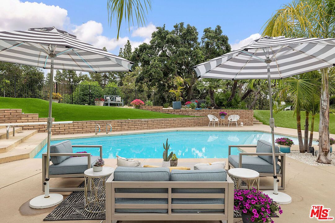 1260 Sierra Madre Villa Ave