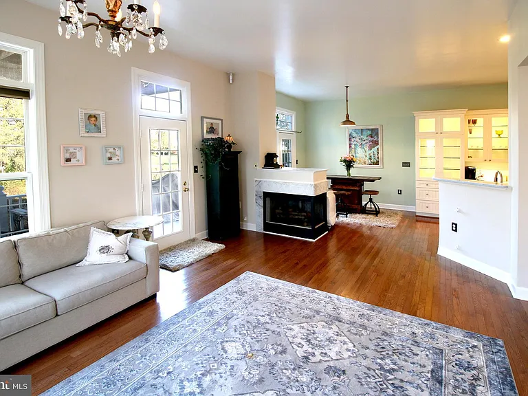 18400 Lanier Island Sq — Photo 6