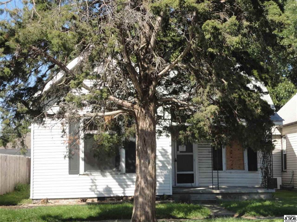 2nd image of 313 E 3rd St
