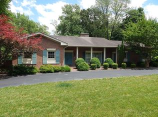 618 Deepwood Dr, Hopkinsville, KY 42240