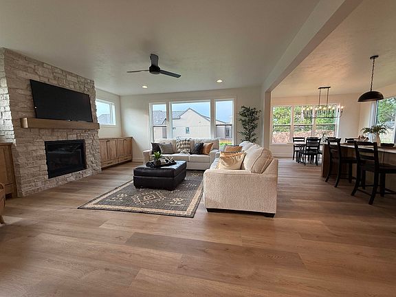 2nd image of 409 Jerelyn Ct