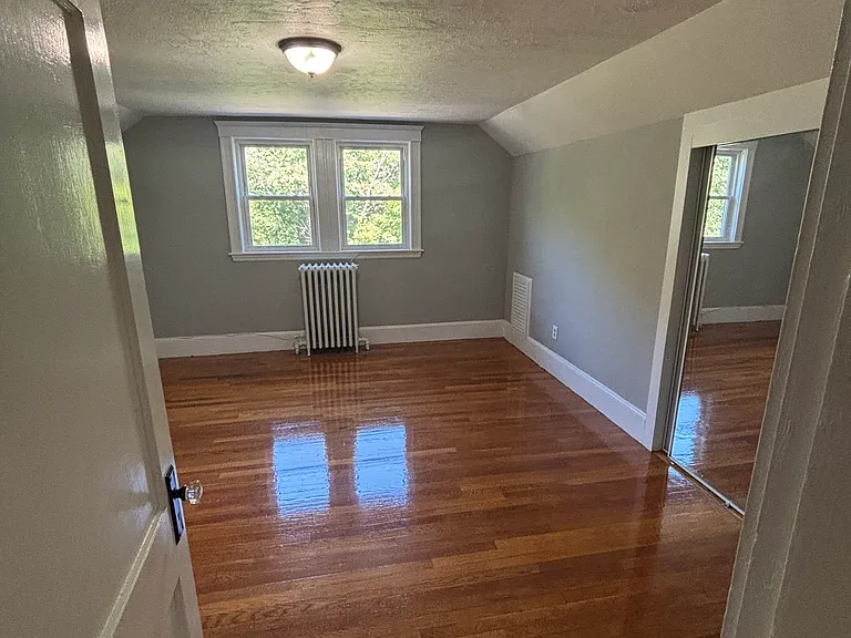 17-Main Bedroom