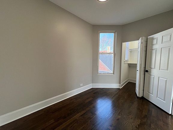 3rd image of 2249 W Cermak Rd #2R