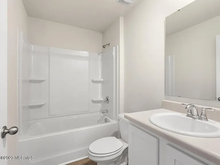 E Highcroft Dr — Photo 11
