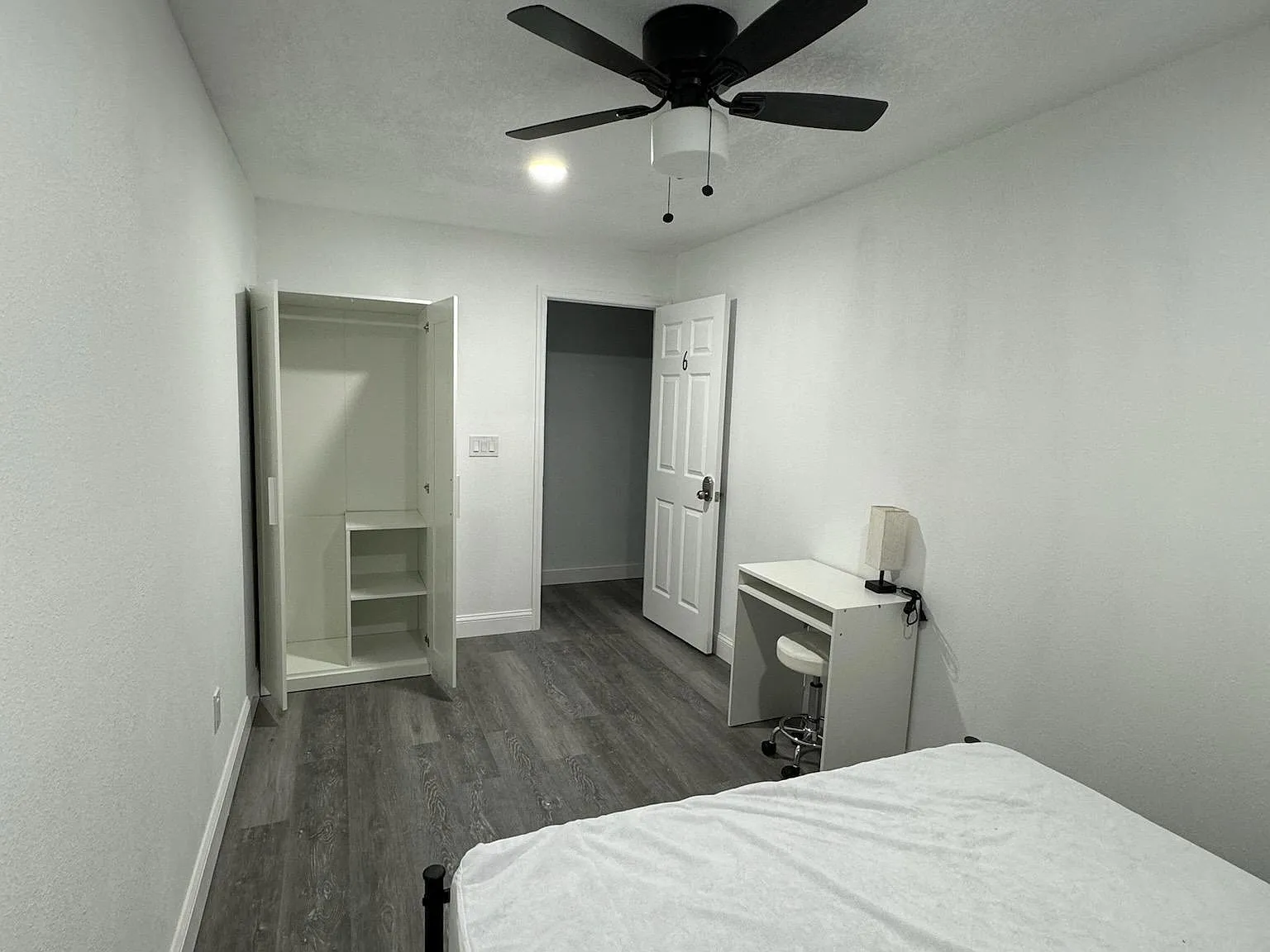 4 bed, 3.0 bath, 1732 sqft, $724 — Photo 2
