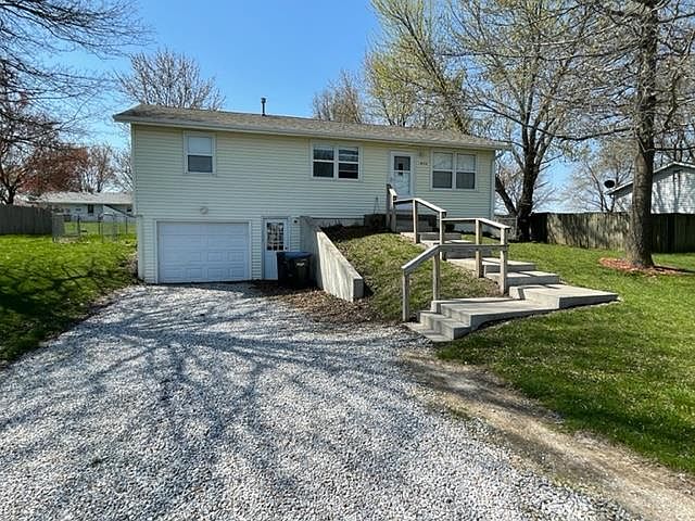 1st image of 1004 Benton Way