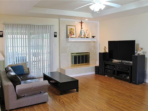 3rd image of 3804 Lillie St