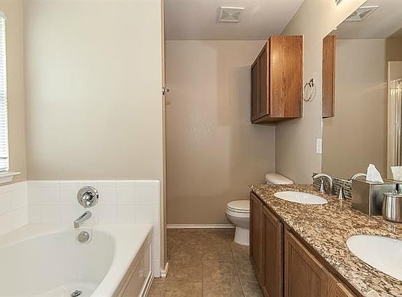 5th image of 1006 Fredonia Dr