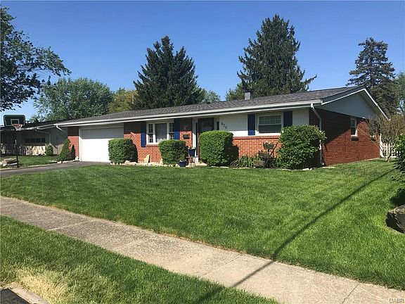 2nd image of 820 Albert St