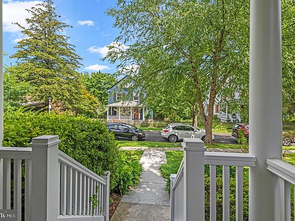 3rd image of 707 Saint Johns Rd