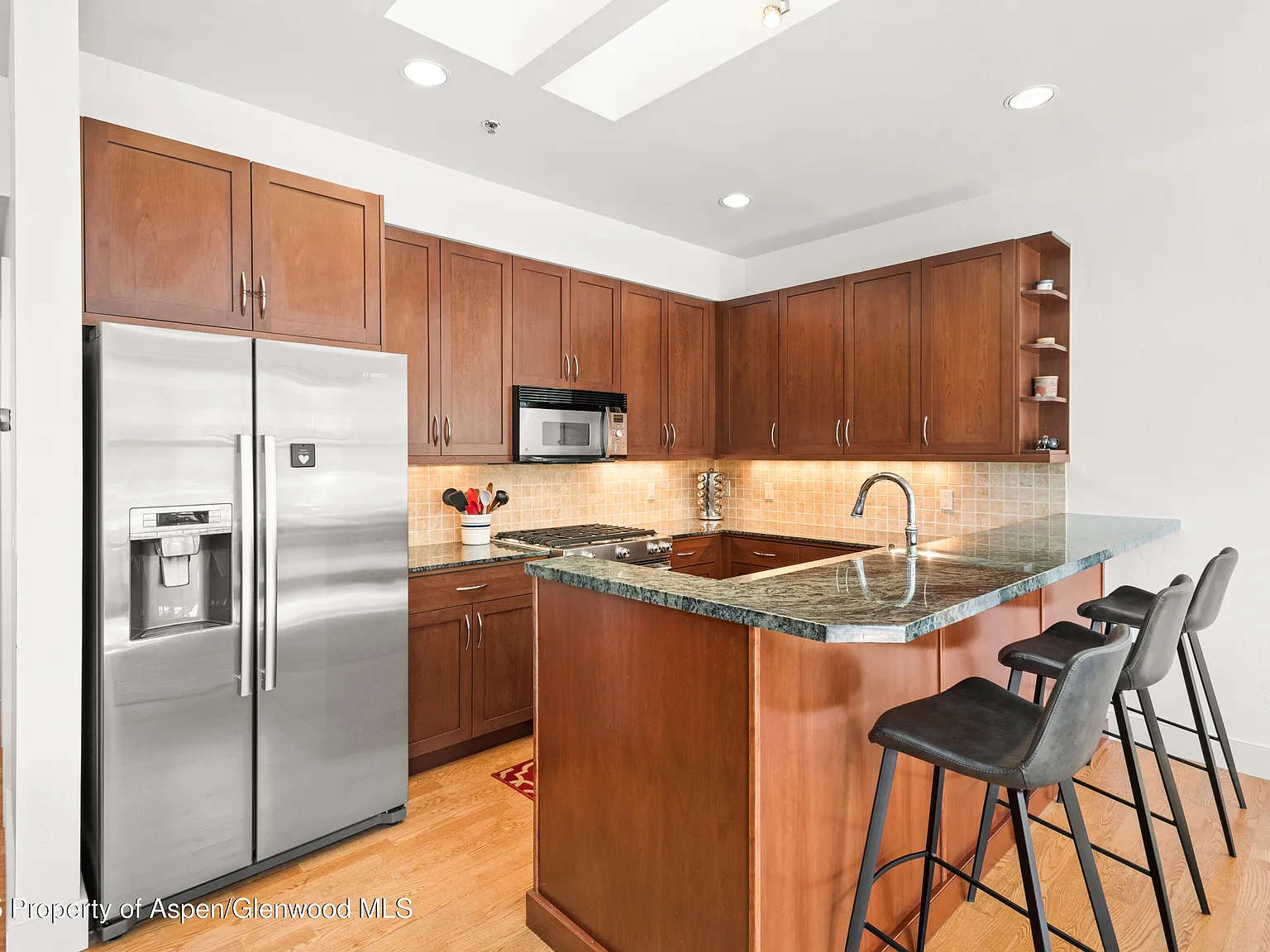 2 bed, 2.5 bath, 1368 sqft, $6,700 — Photo 3
