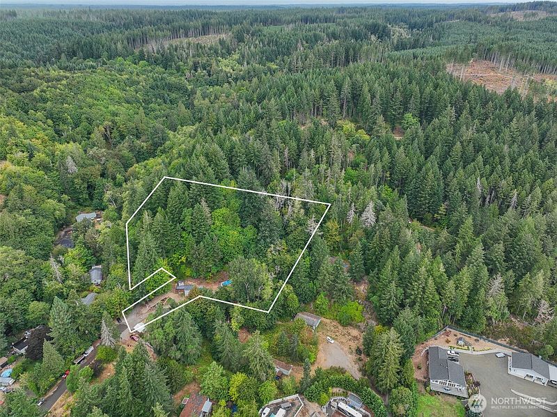 2nd image of 121 NE Little Mission Creek Lane