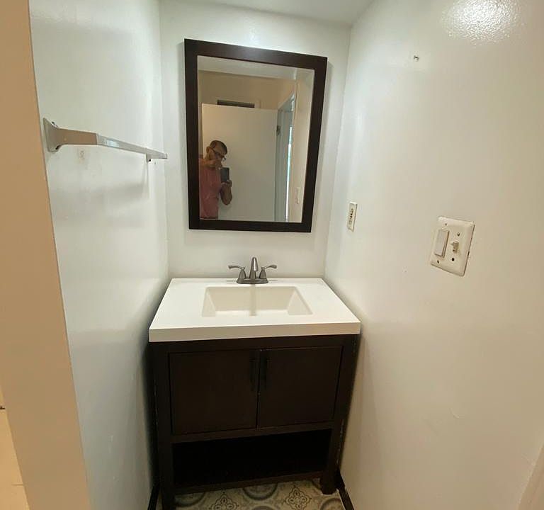 1st image of 726 Hopkins St #2