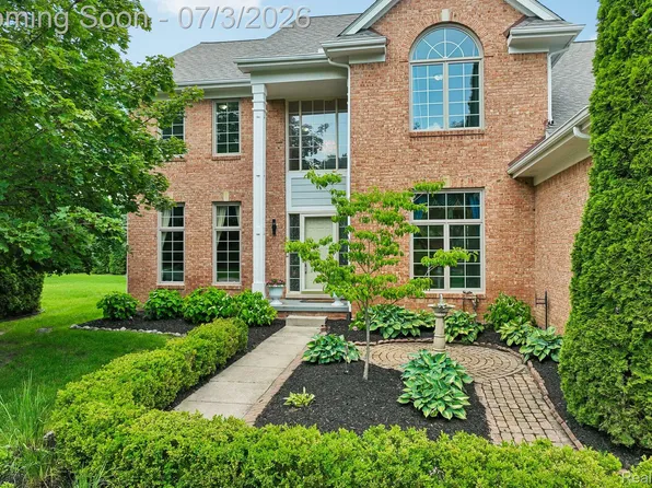 45896 Lathum Dr, Novi, MI 48374