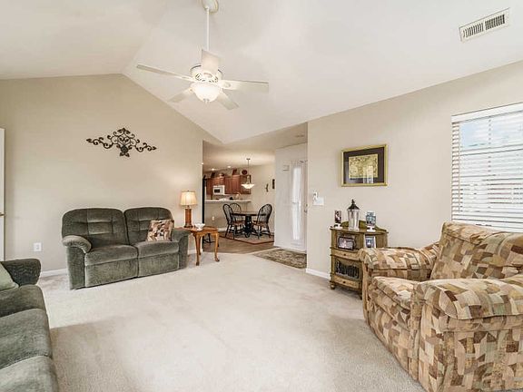 5th image of 155 Orchard Oak Dr