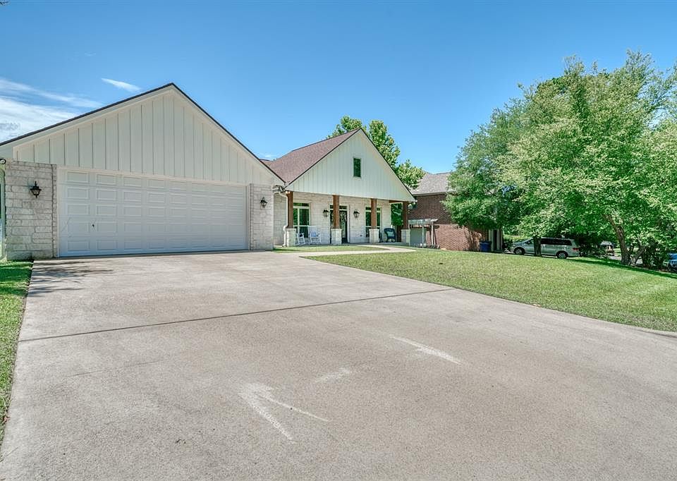 1st image of 308 Brookhollow Dr