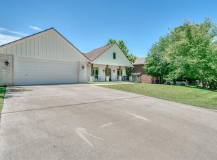 308 Brookhollow Dr, Huntsville, TX 77340
