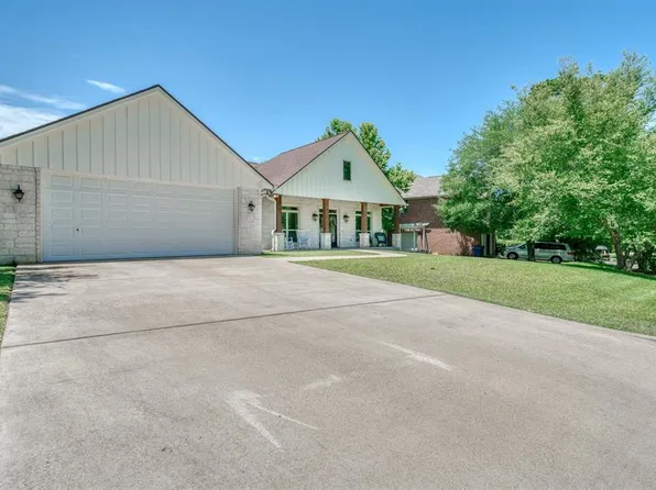 308 Brookhollow Dr, Huntsville, TX 77340