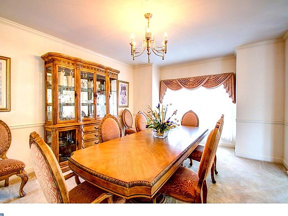 4th image of 51 Blue Spruce Dr