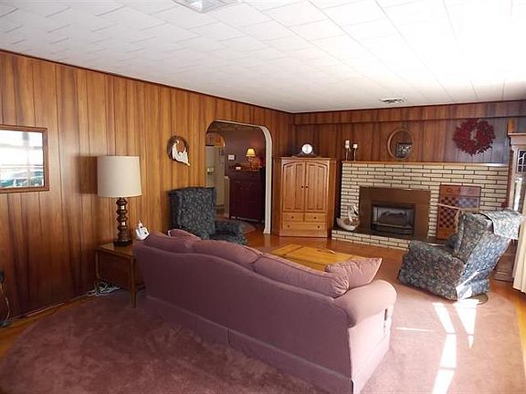4th image of 60 Simmons Ave