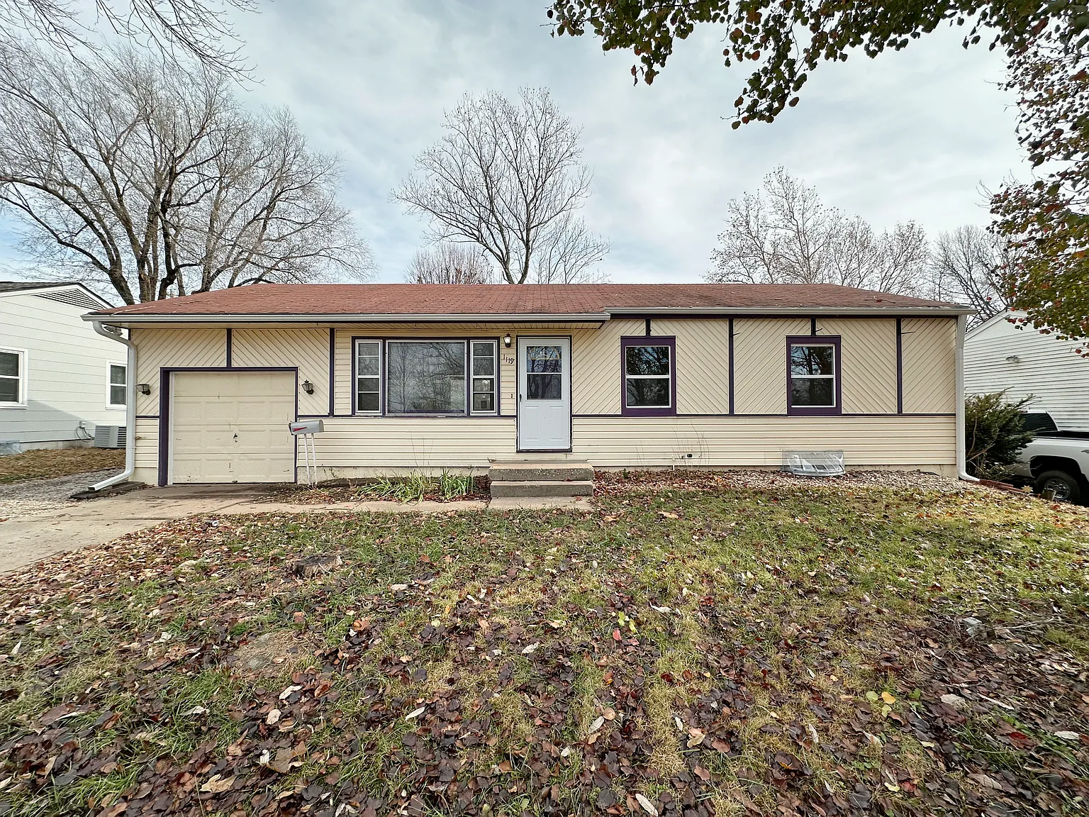 3 bed, 1.5 bath, 1900 sqft, $1,645 — Photo 1
