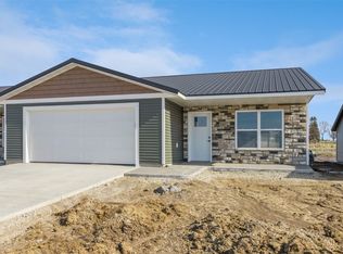 142 Towne Centre Dr, Urbana, IA 52345