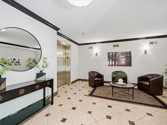 3rd image of 1950 Farnsworth Ln Unit 105