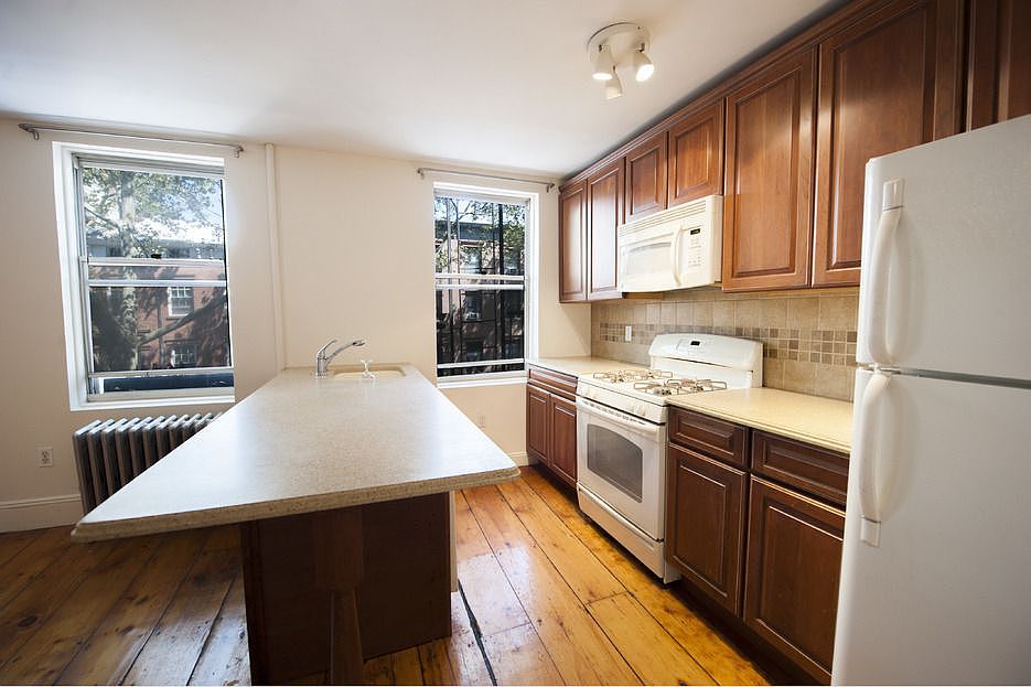 2nd image of 38 Douglass St #2