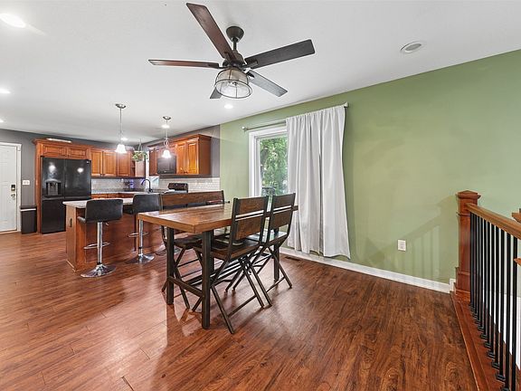 3rd image of 1269 Stewart St