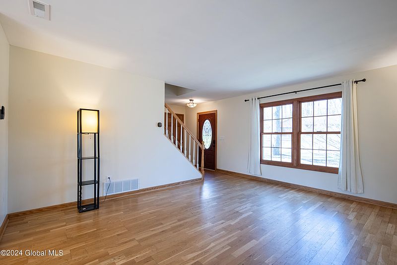 5th image of 307 Ridgewood Circle
